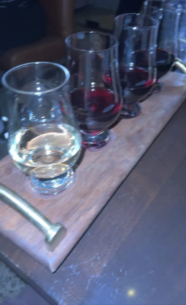 wine flights at la cave